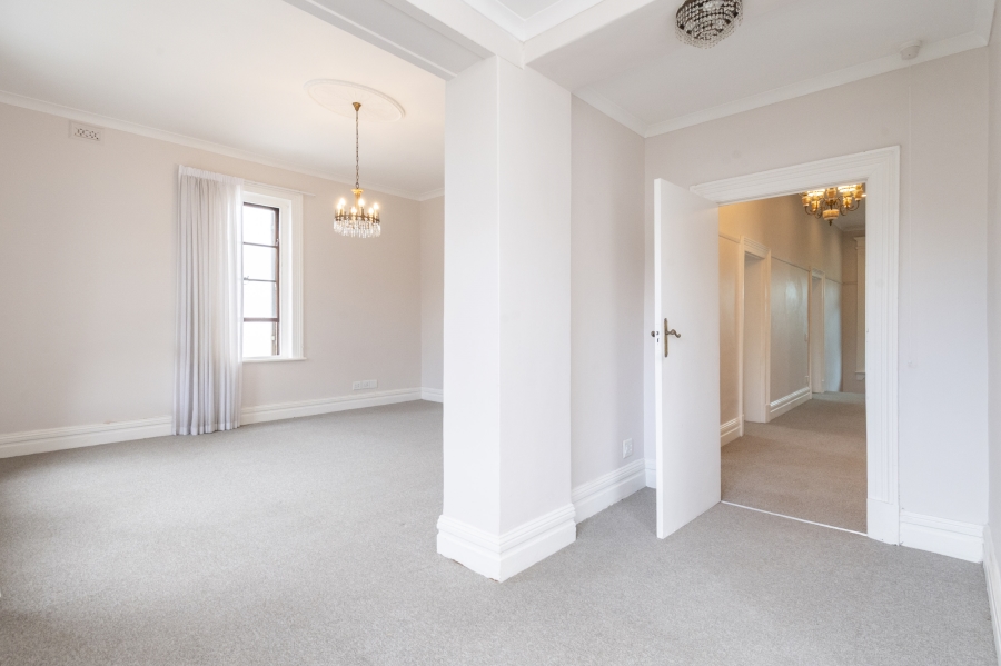 3 Bedroom Property for Sale in Sea Point Western Cape
